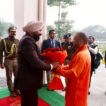 राज्यपाल दो दिवसीय भ्रमण पर गोरखपुर पहुंचे, यूपी सीएम ने किया स्वागत