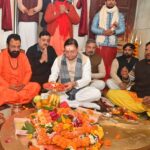 मुख्यमंत्री धामी ने दक्षेश्वर महादेव मंदिर में की पूजा-अर्चना, सिद्धपीठ हनुमानगढ़ी मंदिर के भी किए दर्शन