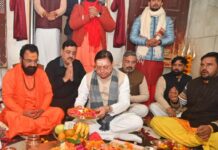 मुख्यमंत्री धामी ने दक्षेश्वर महादेव मंदिर में की पूजा-अर्चना, सिद्धपीठ हनुमानगढ़ी मंदिर के भी किए दर्शन