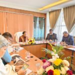 बैठक में आधी-अधूरी तैयारियों के साथ पहुंचे अधिकारियों को मंत्री ने लगाई फटकार