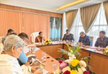 बैठक में आधी-अधूरी तैयारियों के साथ पहुंचे अधिकारियों को मंत्री ने लगाई फटकार