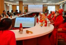 कुंभ मेले को लेकर मेला प्रशासन ने की अखाड़ों के साथ बैठक, अमृत स्नान पर्वों पर निकाली जाएंगी भव्य पेशवाईयां