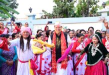 सीएम के निजी आवास में पारंपरिक हर्षोल्लास के साथ मनाया गया होली पर्व