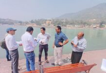 कुंभ मेले की तैयारियां तेज, अपर मेलाधिकारी ने स्वर्गाश्रम क्षेत्र के 16 घाटों का किया निरीक्षण