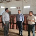 एलपीजी गैस की कालाबाजारी पर देहरादून जिला प्रशासन सख्त, गैस एजेंसियों का औचक निरीक्षण