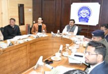 निर्माणाधीन परियोजनाओं को समय पर पूरा करें विभागः मुख्य सचिव