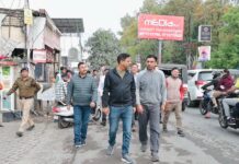 लोनिवि सचिव ने डीएम के साथ रोड कटिंग उपरांत मार्गों के रेस्टोरेशन कार्यों का निरीक्षण किया