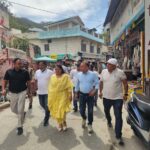 कुंभ मेला तैयारीः मेला प्रशासन ने विधायक के साथ स्वर्गाश्रम क्षेत्र का भ्रमण कर घाटों का लिया जायजा