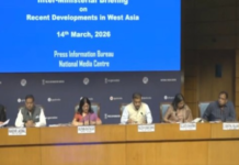 भारतीय ध्वज वाले जहाज़ शिवालिक और नंदादेवी ने होर्मुज़ जलडमरूमध्य सुरक्षित पार किया