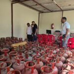 आप्रेशन प्रहार के अन्तर्गत एसटीएफ ने छापेमारी कर बरामद किये 101 एलपीजी सिलेंडर