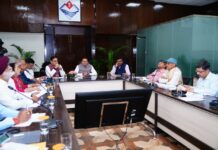 जनप्रतिनिधियों द्वारा उठाई गई समस्याओं को सर्वोच्च प्राथमिकता देते हुए उनका प्रभावी समाधान किया जाएः सीएम