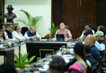 सीएम हेल्पलाइन 1905 पर लंबित शिकायतों के त्वरित निस्तारण के लिए विशेष अभियान चलाया जाएगाः मुख्यमंत्री