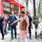 सीएम हेल्पलाइन पर दर्ज शिकायत की पड़ताल करने खुद मौके पर पहुंचे सीएम धामी