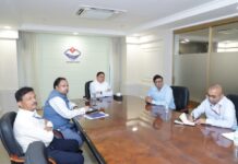 सीमावर्ती क्षेत्रों में व्यापार व आधारभूत ढांचे के सुदृढ़ीकरण को लेकर सीएम ने की समीक्षा बैठक