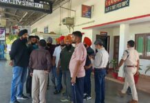 संपर्क क्रांति ट्रेन में पिस्टल की नोक पर 7 लाख की लूट