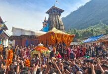 ओंकारेश्वर मंदिर से धाम के लिए रवाना हुई बाबा केदार की पंचमुखी उत्सव डोली