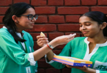 CBSE की 10वीं की बोर्ड परीक्षा में 93.70% छात्र उत्तीर्ण हुए, लड़कियों ने मारी बाजी