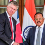 राष्ट्रीय सुरक्षा सलाहकार डोभाल ने ब्रिटिश समकक्ष से की मुलाकात, सुरक्षा चिंताओं पर हुआ मंथन