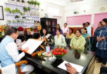 आंगनबाड़ी कर्मचारी संगठन का प्रतिनिधिमंडल अपनी मांगों को लेकर सीएम से मिला