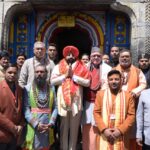 केदारनाथ धाम पहुंचे राज्यपाल, श्रद्धालुओं से किया संवाद, स्वच्छता एवं सुगम यात्रा व्यवस्था पर दिया विशेष जोर