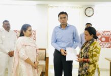 कैंसर पीड़ित परिवार को मिली बड़ी राहत, 71 हजार ऋण माफ, 50 हजार की आर्थिक सहायता