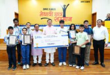 मुख्यमंत्री पुष्कर सिंह धामी ने मेधावी छात्र-छात्राओं को सम्मानित किया