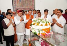 मुख्यमंत्री धामी ने भुवन चंद्र खण्डूड़ी को अर्पित की भावभीनी श्रद्धांजलि