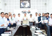 मुख्यमंत्री धामी ने ‘सौर जागरूकता स्मारिका पुस्तिका’ का किया विमोचन