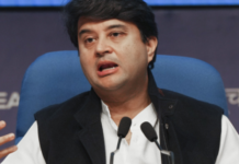 संचार मंत्री ने हिंदी पत्रकारिता के 200 वर्ष पूरे होने पर स्मारक डाक टिकट जारी किया
