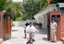 ईंधन संरक्षण के समर्थन में आवासन और शहरी कार्य राज्य मंत्री तोखन साहू ने अपने आवास से संकल्प भवन तक 3 किमी साइकिल चलाई