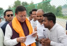 सीएम ने जनसमस्याएं सुनीं, समाधान करने के अधिकारियों को दिए निर्देश
