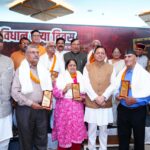 मुख्यमंत्री ने लोकतंत्र सेनानियों एवं उनके परिजनों को सम्मानित किया