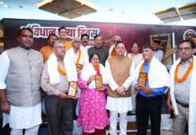 मुख्यमंत्री ने लोकतंत्र सेनानियों एवं उनके परिजनों को सम्मानित किया