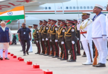 प्रधानमंत्री नरेंद्र मोदी सेशेल्स के 50वें स्वतंत्रता दिवस समारोह में विशिष्ट अतिथि के रूप में शामिल होने के लिए विक्टोरिया पहुंचे