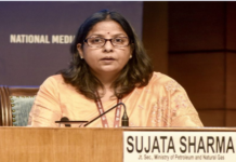 तेल शोधन संयंत्र पर्याप्त कच्चे तेल के भंडार के साथ उच्च क्षमता पर काम कर रहे