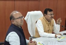 मानसून-एसईओसी से मुख्य सचिव ने की विस्तृत समीक्षा, कहा-बंद सड़कों को शीघ्र खोला जाए, लोगों को न हो दिक्कत