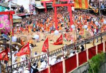 देवीधुरा में फलों-फूलों से बरसी बग्वाल, ऐतिहासिक पाषाण युद्ध के साक्षी बने लाखों श्रद्धालु