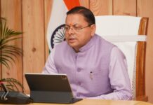 मुख्यमंत्री ने समस्त जिलाधिकारियों के साथ की वर्चुअल बैठक, 15 अक्टूबर तक किसी भी स्थिति में प्रदेश की सभी सड़कों को किया जाए गड्ढामुक्त
