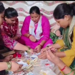 एनआरएलएम से जुड़ी ग्रामीण महिलाएं राखी निर्माण से कर रहीं अच्छा कारोबार