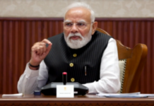 प्रधानमंत्री नरेंद्र मोदी ने युवा राजनयिकों से स्थानीय समुदायों से जुड़ने का आह्वान किया